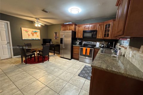 Condo in Hollywood, Florida, 2 bedrooms  № 1955957 - photo 2