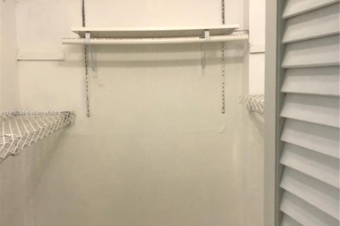 Снять в аренду кондоминиум в Халландейл-Бич, Флорида 2 спальни, 109.25м2, № 2039280 - фото 11