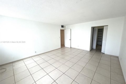 Снять в аренду кондоминиум в Халландейл-Бич, Флорида 2 спальни, 109.25м2, № 2039280 - фото 10