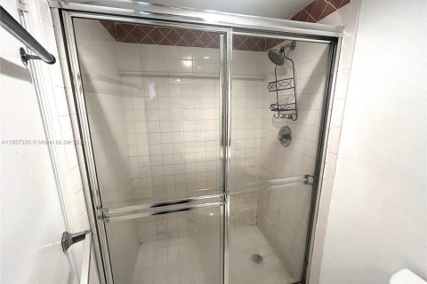 Снять в аренду кондоминиум в Халландейл-Бич, Флорида 2 спальни, 109.25м2, № 2039280 - фото 9