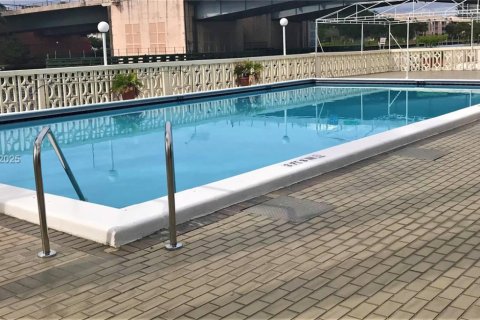 Снять в аренду кондоминиум в Халландейл-Бич, Флорида 2 спальни, 109.25м2, № 2039280 - фото 16