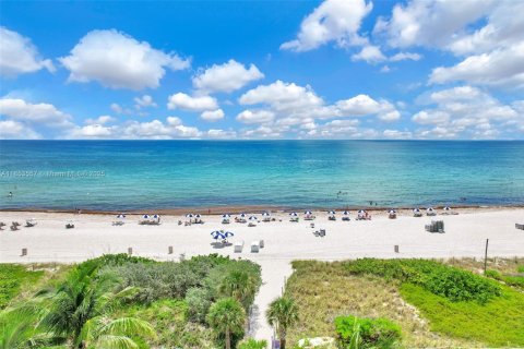 Купить кондоминиум в Майами-Бич, Флорида 2 спальни, 95.69м2, № 1872445 - фото 27