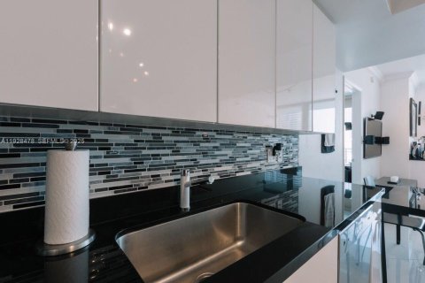 Condominio en venta en Miami, Florida, 2 dormitorios, 102.1 m2 № 2076871 - foto 2