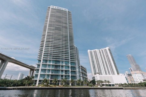 Condominio en Miami, Florida, 2 dormitorios  № 2076871
