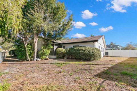 House in Saint Petersburg, Florida 4 bedrooms, 155.24 sq.m. № 2205519 - photo 24