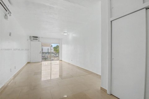 Apartment in Miami Beach, Florida 41.81 sq.m. № 2067614 - photo 5