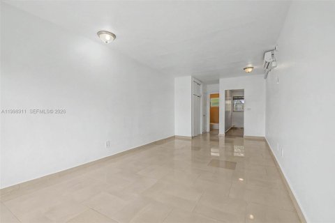 Apartment in Miami Beach, Florida 41.81 sq.m. № 2067614 - photo 2