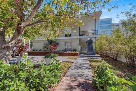 Apartment in Miami Beach, Florida 41.81 sq.m. № 2067614 - photo 11