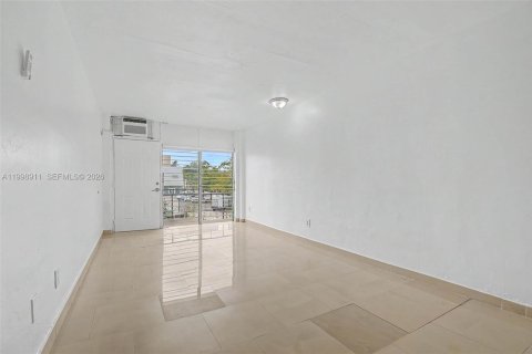 Apartment in Miami Beach, Florida 41.81 sq.m. № 2067614 - photo 4