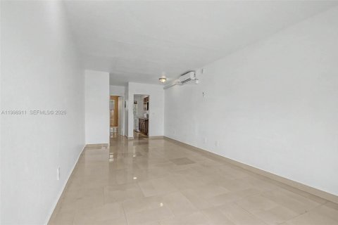 Apartment in Miami Beach, Florida 41.81 sq.m. № 2067614 - photo 3