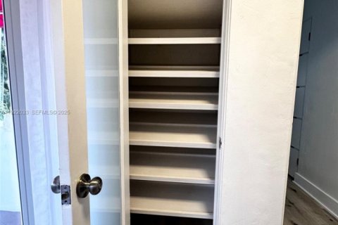 Villa ou maison à louer à Miami Beach, Floride: 4 chambres, 252.97 m2 № 1976674 - photo 13