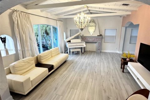 Villa ou maison à louer à Miami Beach, Floride: 4 chambres, 252.97 m2 № 1976674 - photo 2
