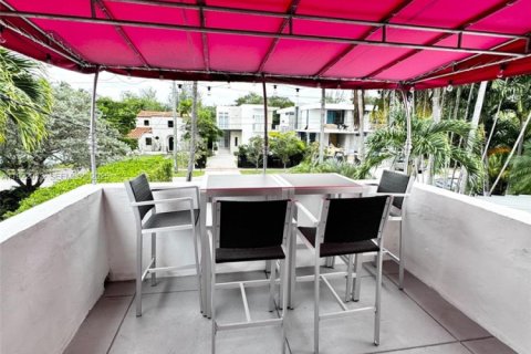 Villa ou maison à louer à Miami Beach, Floride: 4 chambres, 252.97 m2 № 1976674 - photo 15