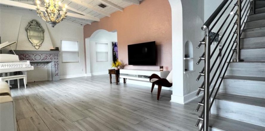 Villa ou maison à Miami Beach, Floride 4 chambres, 252.97 m2 № 1976674