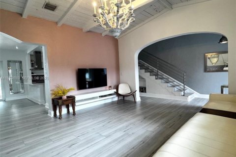 Villa ou maison à louer à Miami Beach, Floride: 4 chambres, 252.97 m2 № 1976674 - photo 4