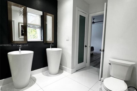 Villa ou maison à louer à Miami Beach, Floride: 4 chambres, 252.97 m2 № 1976674 - photo 18