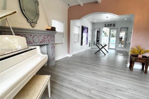 Villa ou maison à louer à Miami Beach, Floride: 4 chambres, 252.97 m2 № 1976674 - photo 5