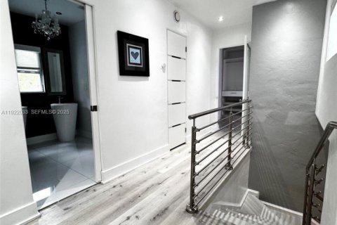 Villa ou maison à louer à Miami Beach, Floride: 4 chambres, 252.97 m2 № 1976674 - photo 7