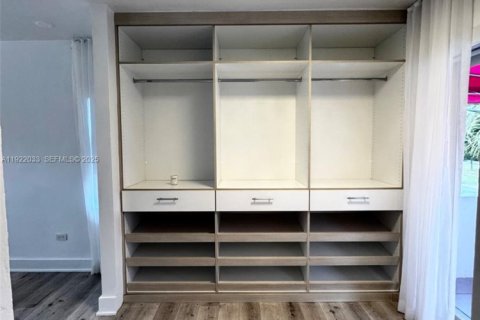 Villa ou maison à louer à Miami Beach, Floride: 4 chambres, 252.97 m2 № 1976674 - photo 12