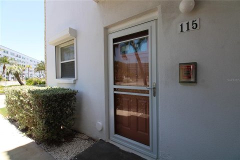 Copropriété à vendre à Gulfport, Floride: 2 chambres, 116.13 m2 № 2220361 - photo 2