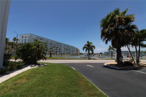 Copropriété à vendre à Gulfport, Floride: 2 chambres, 116.13 m2 № 2220361 - photo 19