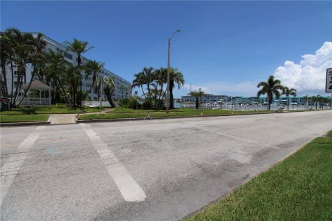Copropriété à vendre à Gulfport, Floride: 2 chambres, 116.13 m2 № 2220361 - photo 20