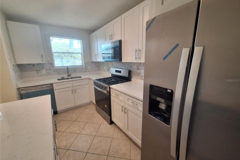 Copropriété à vendre à Gulfport, Floride: 2 chambres, 116.13 m2 № 2220361 - photo 4