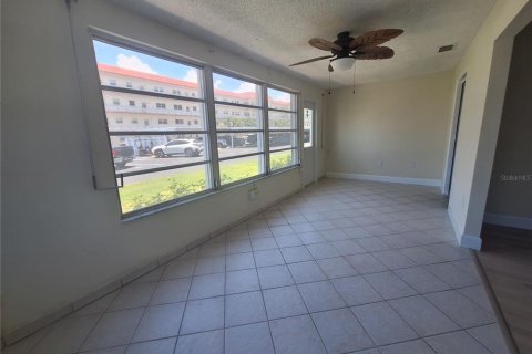 Copropriété à vendre à Gulfport, Floride: 2 chambres, 116.13 m2 № 2220361 - photo 9