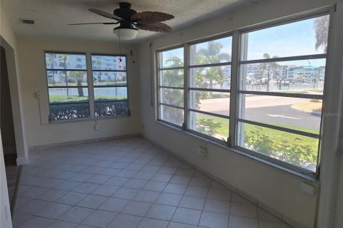 Copropriété à vendre à Gulfport, Floride: 2 chambres, 116.13 m2 № 2220361 - photo 8