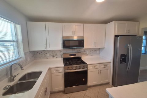 Copropriété à vendre à Gulfport, Floride: 2 chambres, 116.13 m2 № 2220361 - photo 3