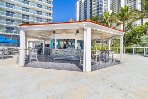 Condominio en venta en Sunny Isles Beach, Florida, 33.44 m2 № 1860671 - foto 24