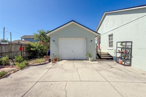 House in Tampa, Florida 3 bedrooms, 118.91 sq.m. № 1784662 - photo 6