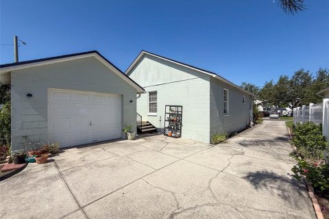 House in Tampa, Florida 3 bedrooms, 118.91 sq.m. № 1784662 - photo 5