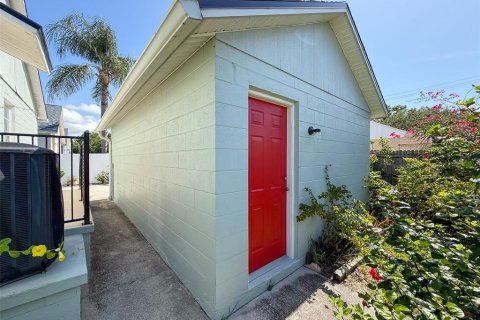 House in Tampa, Florida 3 bedrooms, 118.91 sq.m. № 1784662 - photo 7