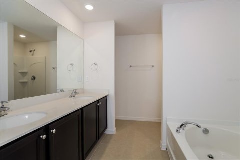 House in Mascotte, Florida 4 bedrooms, 171.13 sq.m. № 1831340 - photo 10