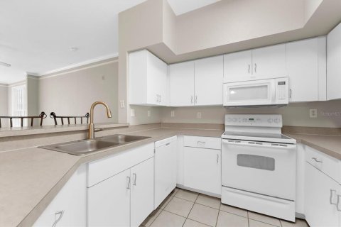 Condo in Sarasota, Florida, 2 bedrooms № 2096586 - photo 18