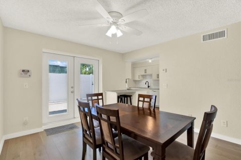 Townhouse in Clearwater, Florida 3 bedrooms, 109.53 sq.m. № 2157957 - photo 7