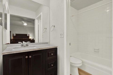 Townhouse in Clearwater, Florida 3 bedrooms, 109.53 sq.m. № 2157957 - photo 13