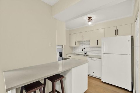 Townhouse in Clearwater, Florida 3 bedrooms, 109.53 sq.m. № 2157957 - photo 8