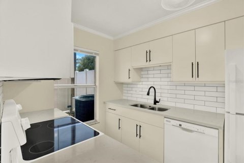 Townhouse in Clearwater, Florida 3 bedrooms, 109.53 sq.m. № 2157957 - photo 9