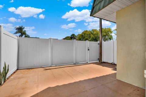 Townhouse in Clearwater, Florida 3 bedrooms, 109.53 sq.m. № 2157957 - photo 21