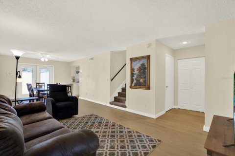 Townhouse in Clearwater, Florida 3 bedrooms, 109.53 sq.m. № 2157957 - photo 5