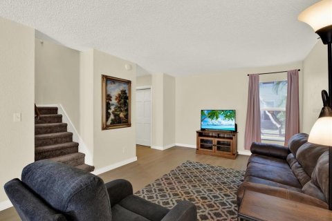 Townhouse in Clearwater, Florida 3 bedrooms, 109.53 sq.m. № 2157957 - photo 4