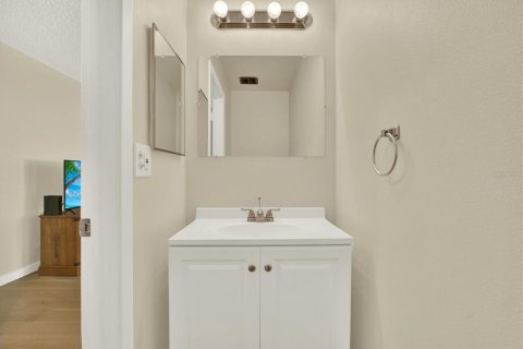 Townhouse in Clearwater, Florida 3 bedrooms, 109.53 sq.m. № 2157957 - photo 10