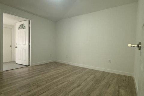 Casa en venta en Tampa, Florida, 4 dormitorios, 90.12 m2 № 2094618 - foto 11