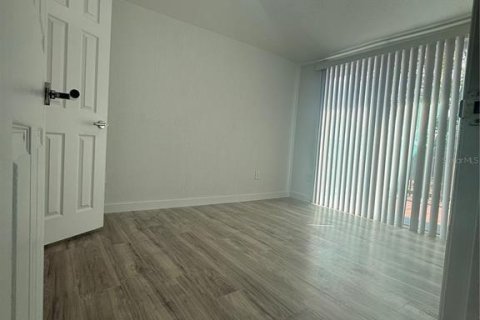 Casa en venta en Tampa, Florida, 4 dormitorios, 90.12 m2 № 2094618 - foto 9