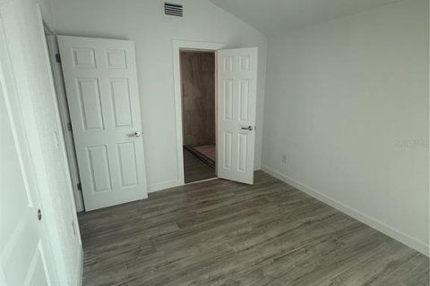 Casa en venta en Tampa, Florida, 4 dormitorios, 90.12 m2 № 2094618 - foto 16