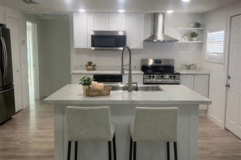 Casa en venta en Tampa, Florida, 4 dormitorios, 90.12 m2 № 2094618 - foto 4