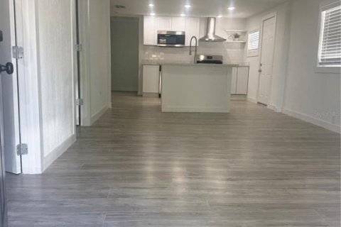 Casa en venta en Tampa, Florida, 4 dormitorios, 90.12 m2 № 2094618 - foto 6