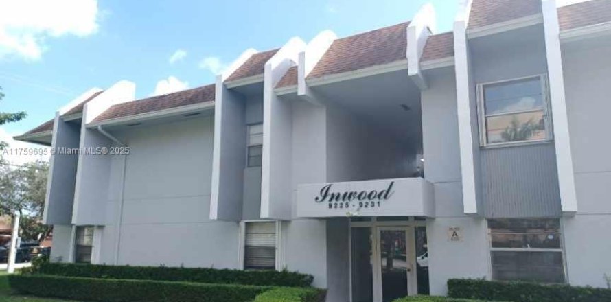 Condominio en Miami, Florida, 2 dormitorios  № 1875184